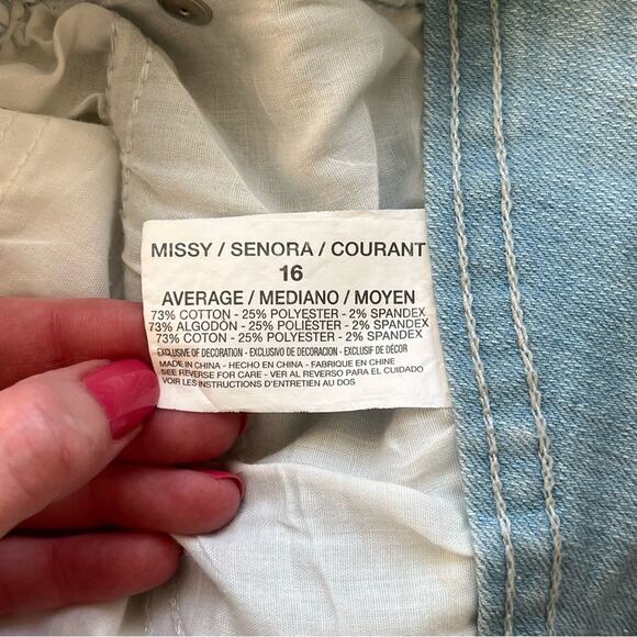 Nine West Light Wash Cropped Jean Capri Size 16 - Picture 3 of 13